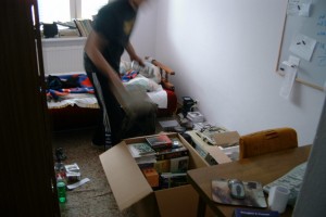 Kartons packen vor dem Umzug (Foto: Szymon Stoma)