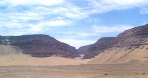 Eingang zum Totenreich: Das Abydos Hochplateau Eingang zum Totenreich: Das Abydos Hochplateau