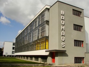 Bauhaus Dessau: prägte die Architektur des 20. Jahrhunderts Bauhaus Dessau: prägte die Architektur des 20. Jahrhunderts