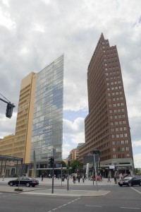Architektonischer Fremdkörper in der Stadt: Berlin Potsdamer Platz Architektonischer Fremdkörper in der Stadt: Berlin Potsdamer Platz