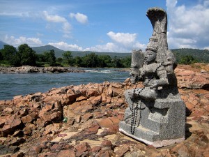 Kultische Verehrung einer Fluss-Gottheit Kultische Verehrung einer Fluss-Gottheit