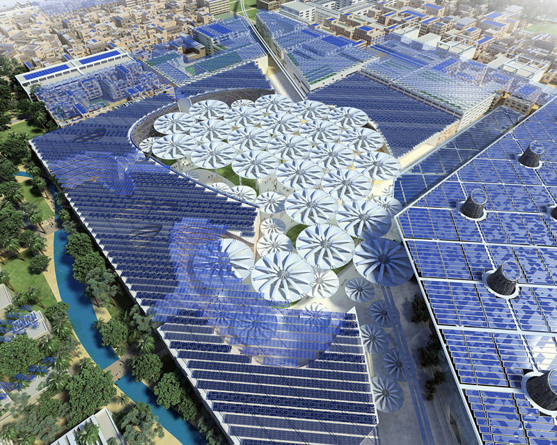 Geöffnete Sonnenschirme und Solarzellen: Blick auf den Masdar Platz aus der Vogelperspektive