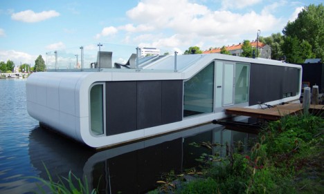 Blick auf die Eingangstür der "Watervilla de Omval"