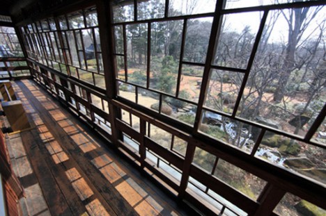 Geomantie und Feng Shui beschäftigen sich mit dem energetischen Zusammenhang zwischen einem Menschen und seinem räumlichen Umfeld (Foto: Tanaka Juuyoh, Traditionelles japanisches Haus mit Zen-Garten)