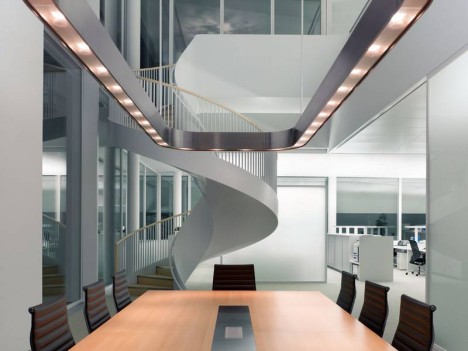Ein durchdachtes Lichtkonzept ist für gutes Feng Shui im Büro essentiell: Novartis Campus Basel, Maki Bürogebäude Ein durchdachtes Lichtkonzept ist für gutes Feng Shui im Büro essentiell: Novartis Campus Basel, Maki Bürogebäude