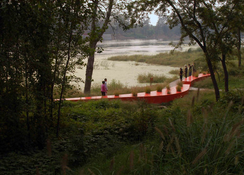 Tanghe River Park in Qinhuangdaoin mit "Red Ribbon" Tanghe River Park in Qinhuangdaoin mit "Red Ribbon"