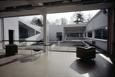 Die Dachterrasse als zweites Wohnzimmer: Villa Savoye von Le Corbu in Poissy, Foto: scarletgreen
