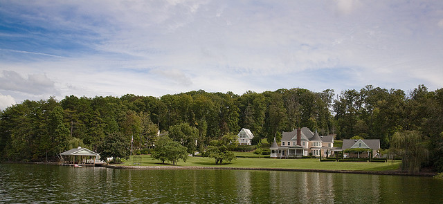 Günstige Lage: Haus am See. Warum ist das so?