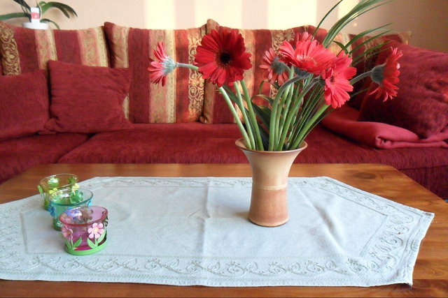 Das Sofa ist für viele Menschen zu Hause die erste Anlaufstelle nach einem anstrengenden Arbeitstag