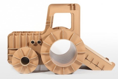 Traktor aus Pappe