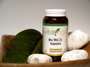 Wu-Wei-Zi-Kapseln, wie sie über den Naturproduktehandel erhältlich sind Wu-Wei-Zi-Kapseln, wie sie über den Naturproduktehandel erhältlich sind
