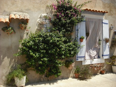 Der Charme des Unperfekten: Französisches Landhaus in Aude, Languedoc-Roussillon, Südfrankreich 