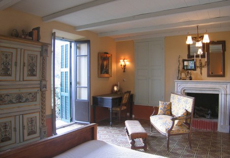 Traditionelles französisches Landhaus-Interieur in Talasani Village