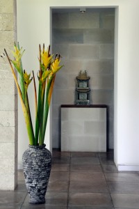 Edle Dekoration im Eingangsbereich einer Villa auf Bali Edle Dekoration im Eingangsbereich einer Villa auf Bali