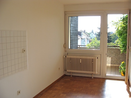 Die Feng-Shui-Qualität eines Raumes nach den Kriterien der „Fliegenden Sterne“ hängt von seiner geografischen Ausrichtung, des Baujahres und der umliegenden Landschaft ab.