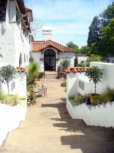 Courtyard in Spanien, Foto (C) flickr / Jennifer Rafieyan