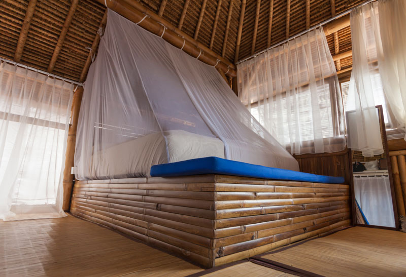 Bett aus Bambusholz: Durch eine spezielle Bindetechnik lassen sich die Bambusrohre gänzlich ohne Schrauben und Nägel miteinander verbinden (Foto: project1photography - Fotolia.com)
