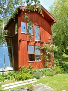 Holzfassade samt Garten und Wintergarten, Foto (C) + Planung: Irmgard Brottrager