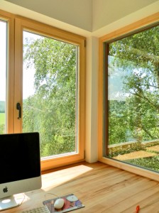 Arbeitsplatz mit Aussicht, Eckfenster innen, Foto (C) + Planung: Irmgard Brottrager