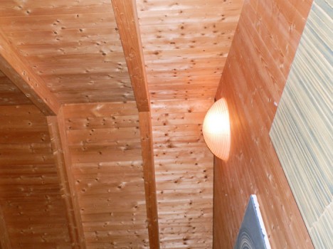 Holzverkleidung vor der Umgestaltung, Foto (C) Irmgard Brottrager