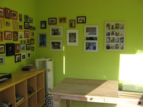 Sind viele Selbstbildnisse an der Wand ein Symbol für mangelndes Selbstbewusstsein?