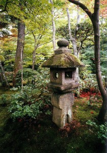 Traditionelles japanisches Gartenlicht: Die chinesischen Feng Shui Wurzeln lassen sich noch deutlich erkennen