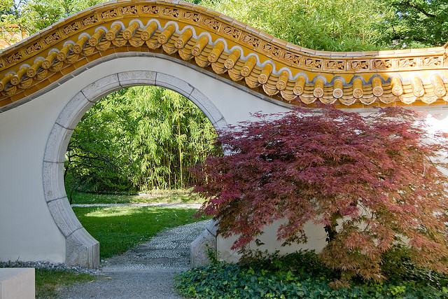 Runde Tür-Öffnung für besseren Chi-Fluss in Haus und Garten