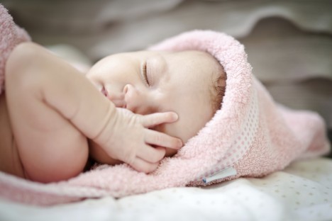 Gesunde und glückliche Babys sind das größte Glück für die Eltern. Kann Feng Shui das Glück unterstützen? Foto: istockphoto.com / ©-Kristina-Greke