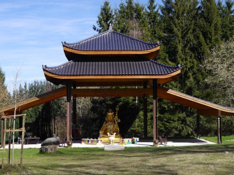 Du triffst Buddha im Odenwald - wortwörtlich! Foto: © Hedwig Seipel