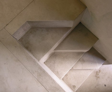 Raumspar-Treppe nach einem Entwurf von Carlo Scarpa, Foto (C) seier+seier / flickr