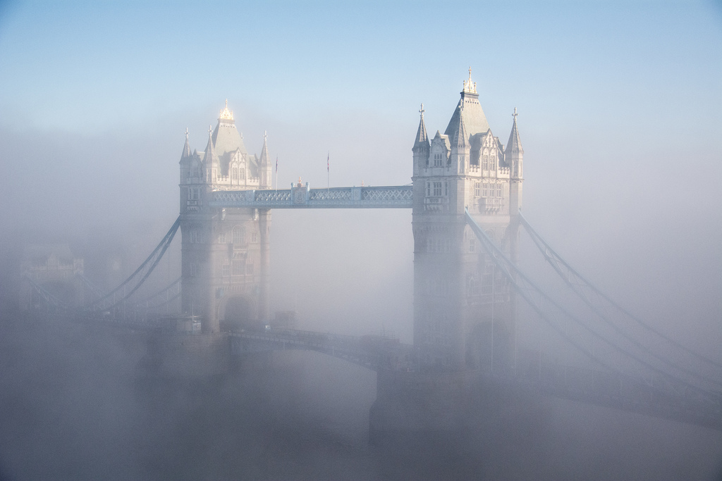 Die Tower Bridge in London im Nebel: Ein Anblick, der immer seltener wird