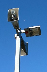 Auch Lautsprecher auf Bahnsteigen senden unhörbare Ultraschallwellen aus