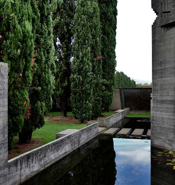Zypressen auf einem italienischen Friedhof von CarloScarpa, Foto (C) seier+seier / flikr