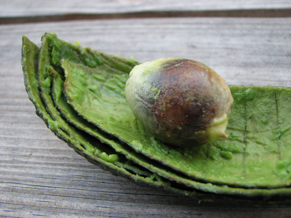 Avocado-Kern und grüne Schalen: Das Spektrum, um mit "Greenery" ein wenig Pep ins Leben zu bringen, ist vielfältig