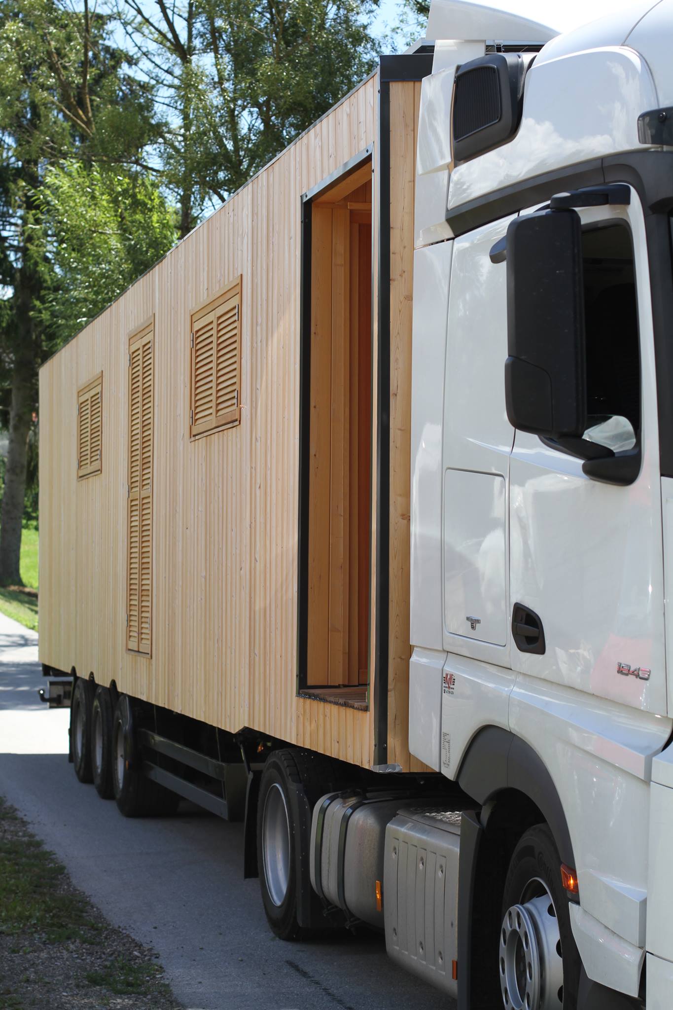 Anlieferung mit einem Lieflader-LKW. Foto und Info: http://www.mex.co.at