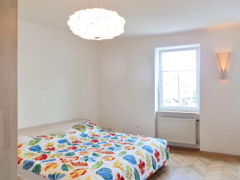 Blick Richtung Fensterwand, Raum(mit)gestaltung + Foto (C) Irmgard Brottrager