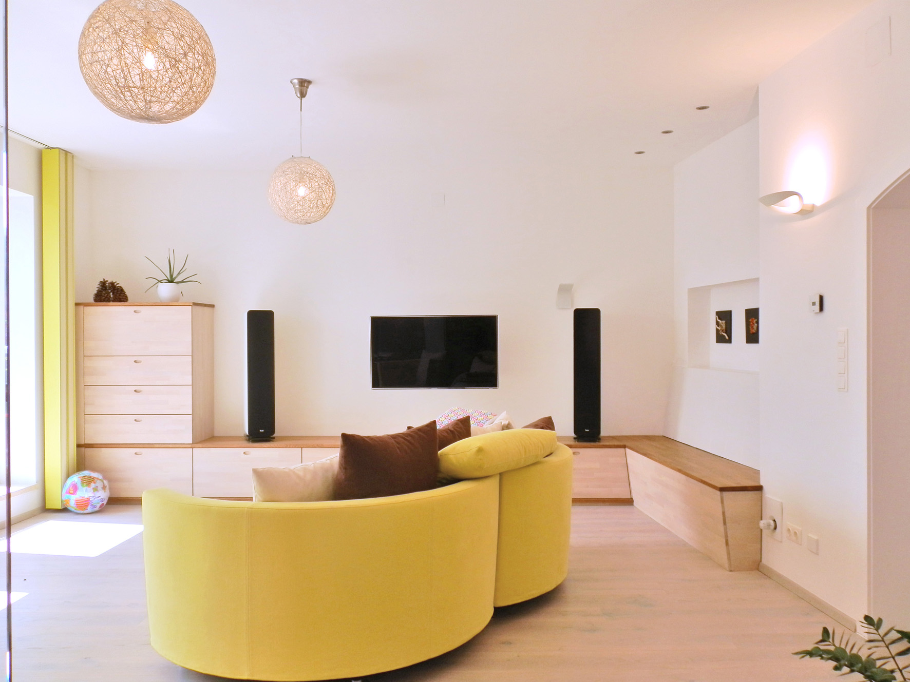 Blick Richtung TV-Wandr, Raum(mit)gestaltung + Foto (C) Irmgard Brottrager