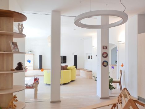 Blick ins Wohnzimmer, Raum(mit)gestaltung + Foto (C) Irmgard Brottrager