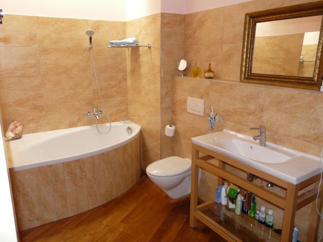Badezimmer in Erdtönen, Foto (C) Lindsay Grant / flickr