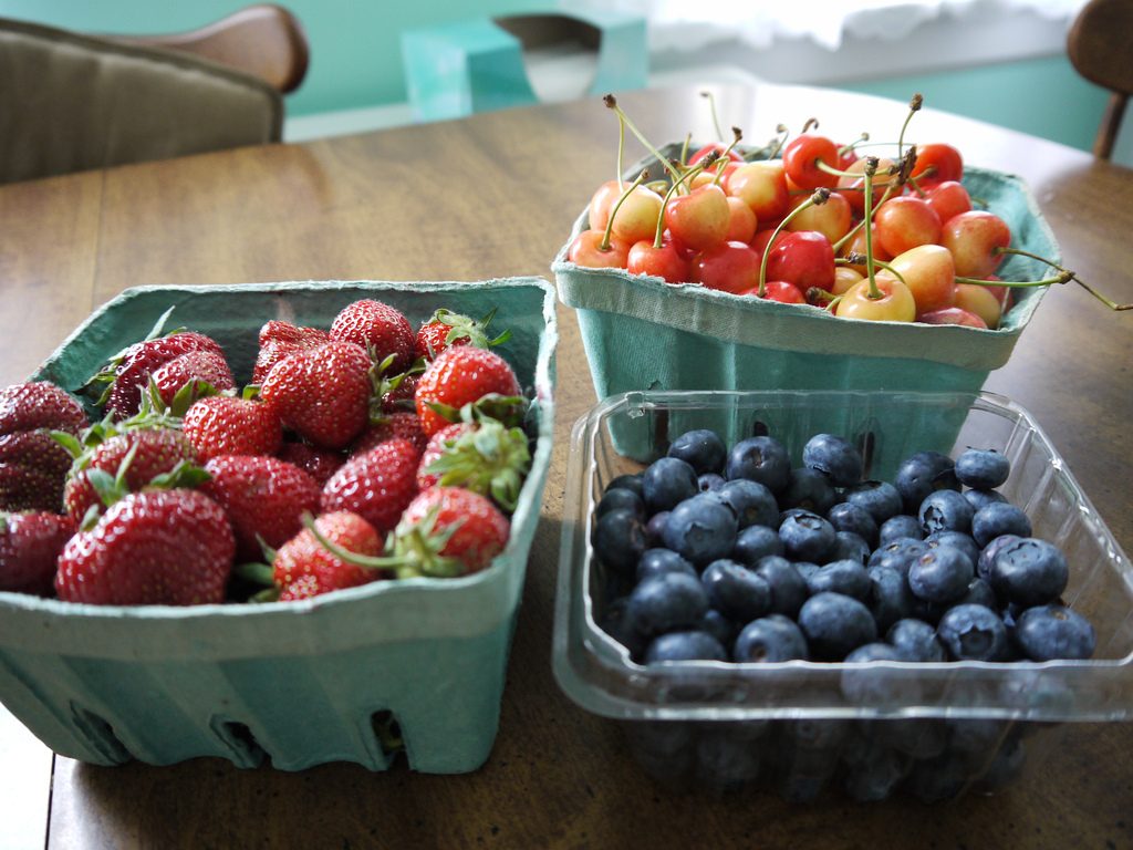 Obst isst man am besten, wenn es gerade Saison hat. Foto (C) SophieSchieli / flickr CC BY 2.0