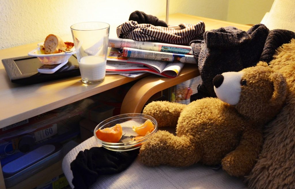 Nicht verzweifeln! Aller Anfang ist schwer. Schritt für Schritt zu mehr Ordnung in der Wohnung und dabei Geist und Seele von unnötigem Ballast befreien.