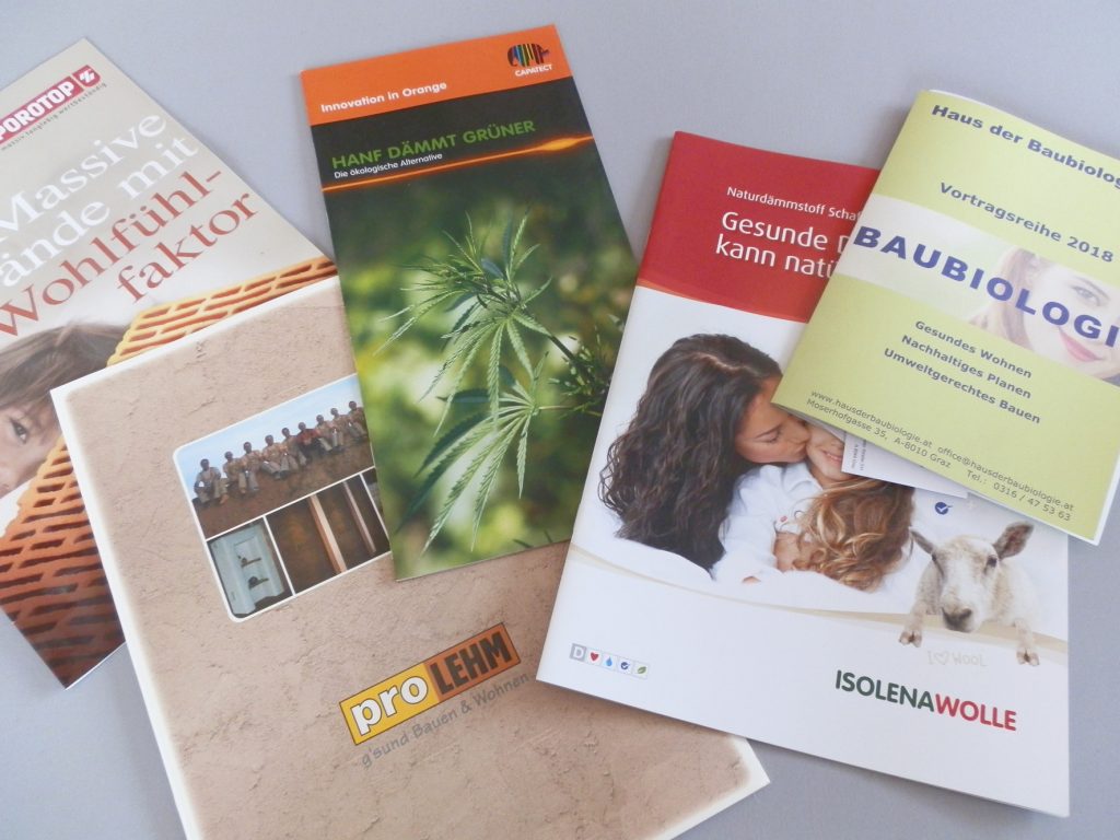 Informationen über Produkte, die gewöhnliche Baumärkte nicht bieten: Aus Hanf, Lehm und Dämmwolle zum Beispiel. Foto (C) Irmgard Brottrager