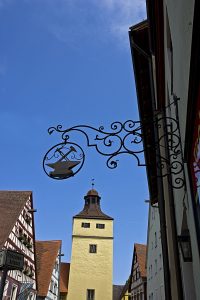 Altes Freimaurer-Zunftzeichen in Weißenburg in Bayern. Foto (C) digital cat / flickr CC BY 2.0
