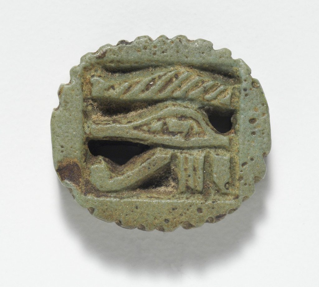 Amulett mit Horusauge aus dem alten Ägypten, Foto (C) Ashley Van Haeften / flickr CC BY 2.0
