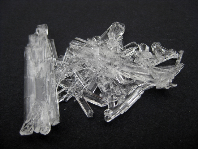 Magnesiumsulfat (MgSo4) in kristalliner Form. Foto (C) Peter Corbett / flickr CC BY 2.0