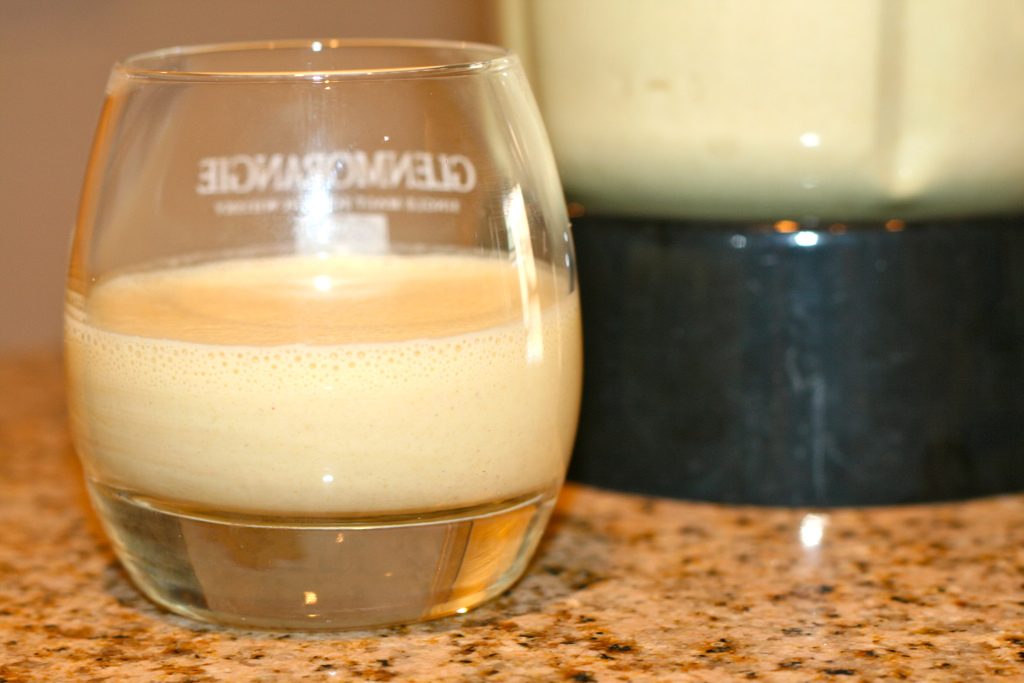 Macapulver von der Macawurzel - auch Peru Ginseng genannt - enthält viel Eiweiß, Calcium, Eisen und andere wichtige Nährstoffe. Foto (C) Ann Marie Michaels / flickr CC BY 2.0