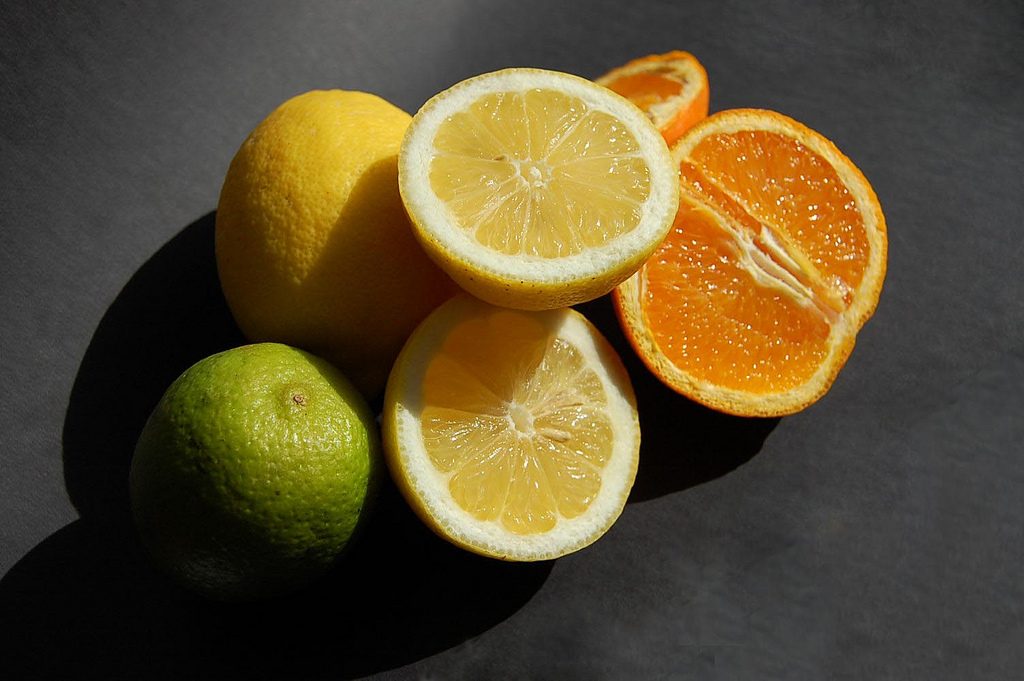 Zitrusfrüchte gehören zu den besten Durstlöschern. Foto (C) Robynlou Kavanagh / flickr CC BY 2.0