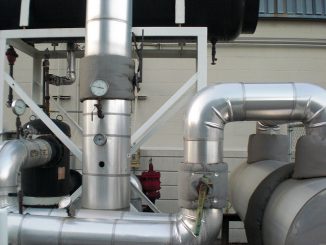 Industrieanlage mit Alu-Rohren, Foto (C) dominik18s / flickr CC BY 2.0