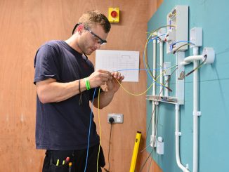 Auf-Putz-Installationen sind selten attraktiv. Foto: WorldSkills UK / flickr CC BY 2.0