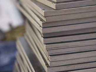 Braune Siebdruckplatten, Foto: Gerold Schneider / flickr CC BY 2.0